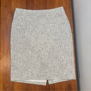 Ann Taylor Factory Petite Size 2 Boucle Straight Skirt 20 Inch Black White Slit